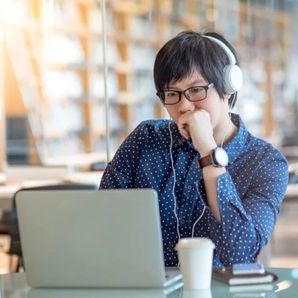 Webinar Quadrat Foto iStock Zephyr18