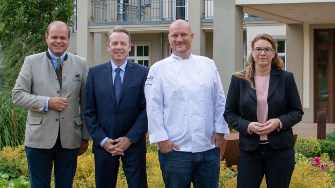 Dr. Clemens Ritter von Kempski GM Thorsten Dressler Philipp Liebisch Küche Angelina Meixner Managerin Freiwerk Foto Ritter von Kempski Privathotels