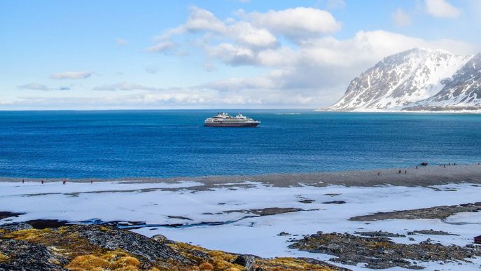 PONANT im Magdalenefjord - Spitzbergen  Studio Ponant - Noemie Watel