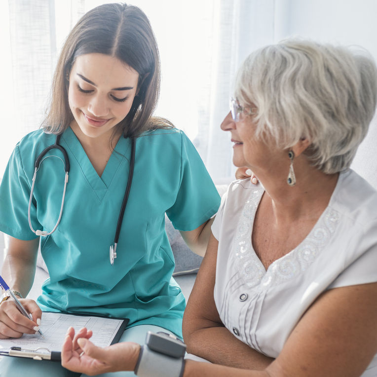 Blutdruckmessen Pflegebegutachtung Krankenpflege