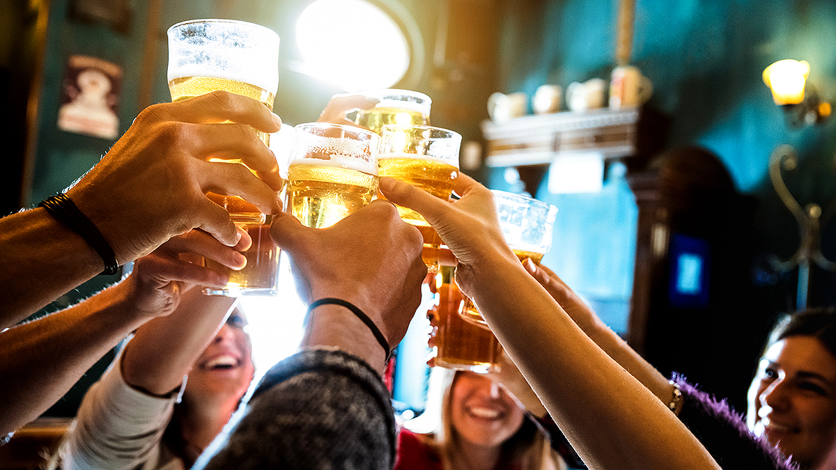 Irland Pub Bier Hoch die Gläser Prost