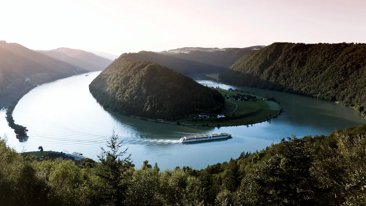 5f0b6da4314a-A-ROSA-SCHIFF_DONAU_SCHLOeGENER_SCHLINGE A-ROSA SCHIFF_DONAU_SCHLÖGENER_SCHLINGE.jpg