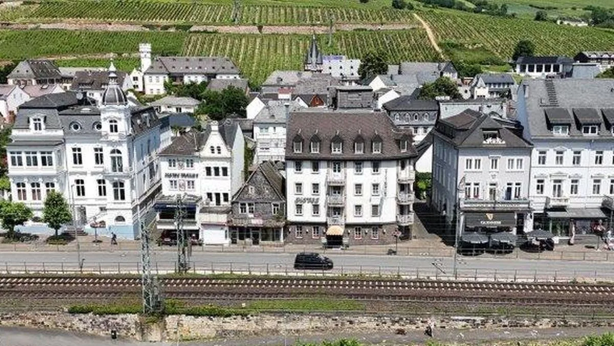 5df83b2ab8c4-Hotel-Traube-Ruedesheim-Foto-Christie-Co Hotel Traube Rüdesheim Foto Christie & Co