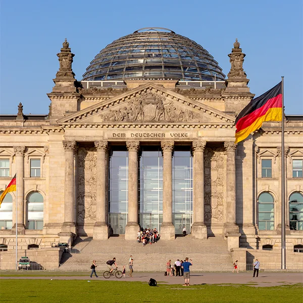 Deutschland Berlin Reichstag Foto iStock Vander-Wolf-Images Deutschland Berlin Reichstag Foto iStock Vander-Wolf-Images