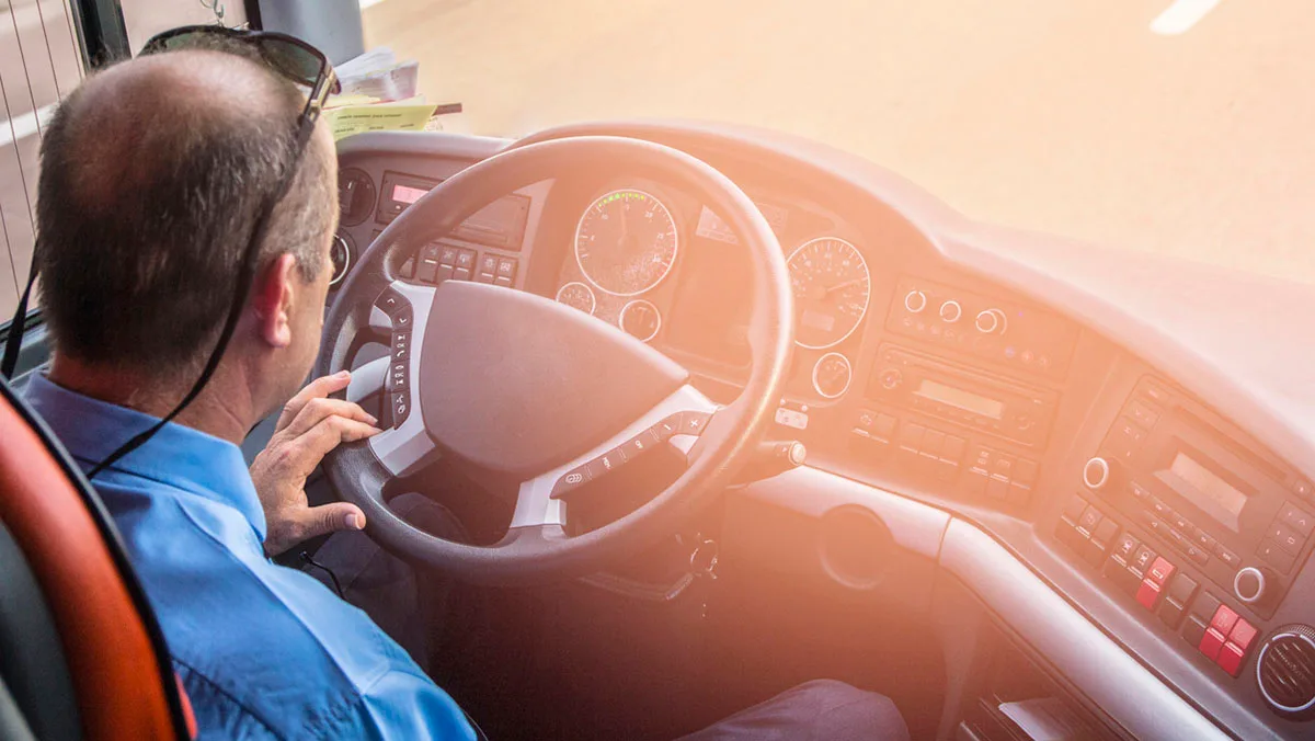 90257424601d-Busfahrer-iStock-19msa05-1000778300 Busfahrer