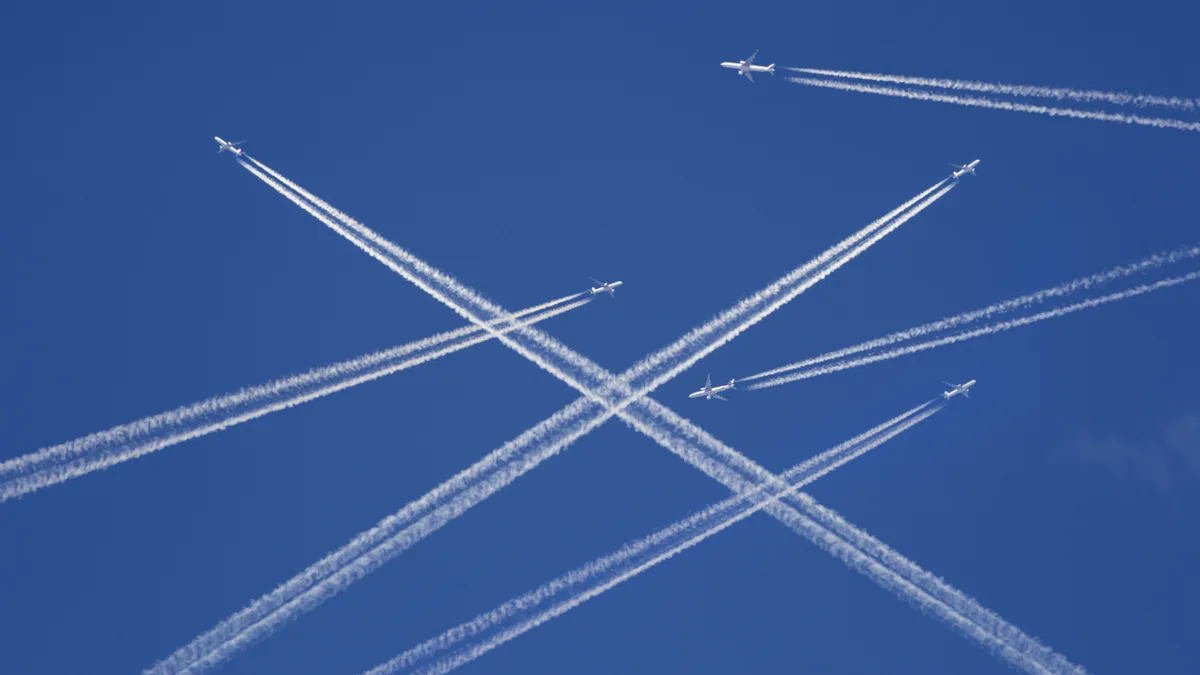 0005744fa34f-Flugverkehr-CO2-iStock-Helin-Loik-Tomson-1137126826 Flugverkehr
