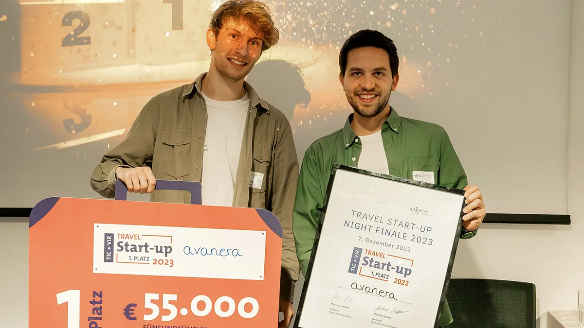 7f067f2e098a-Justus-Schmoeller-l.-und-Max-Doerres-r.-von-Avanera-Gewinner-des-TIC-VIR-Travel-Start-up-Night-Finales-2023 Schmöller Justus Dörres Max