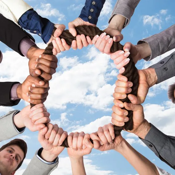 Kooperation Zusammenarbeit Team Foto iStock AndreyPopov