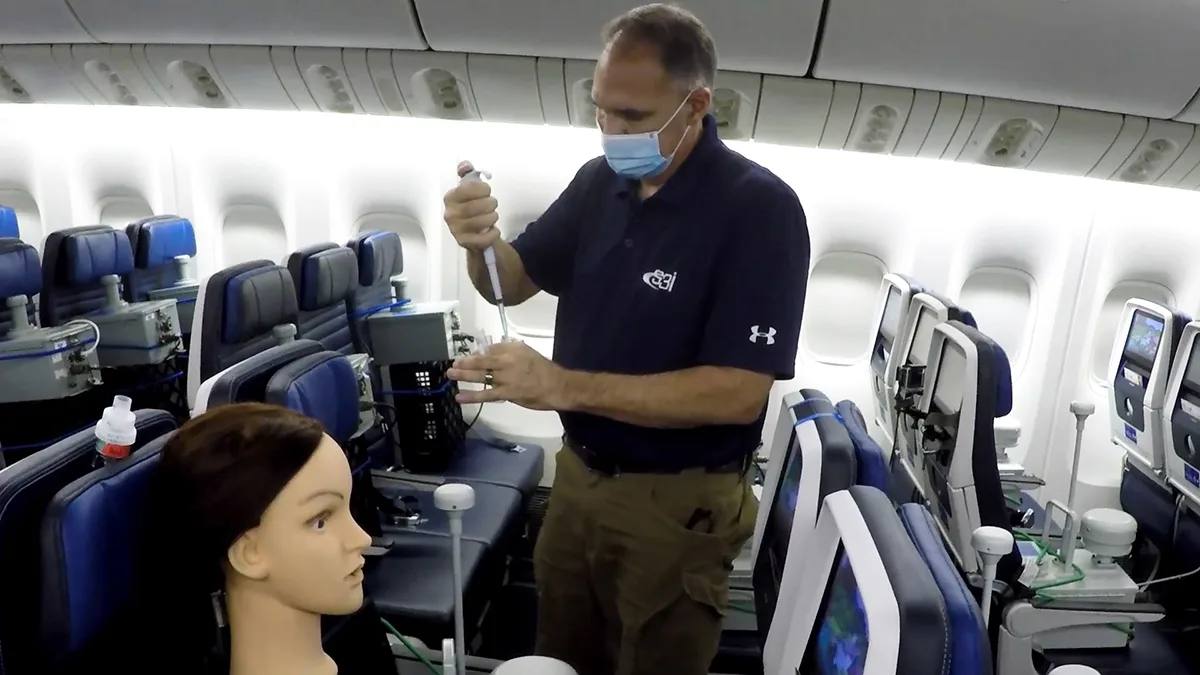 United Airlines Studie zu Luftströmen Corona Foto United Airlines United Airlines Studie zu Luftströmen Corona Foto United Airlines.jpg