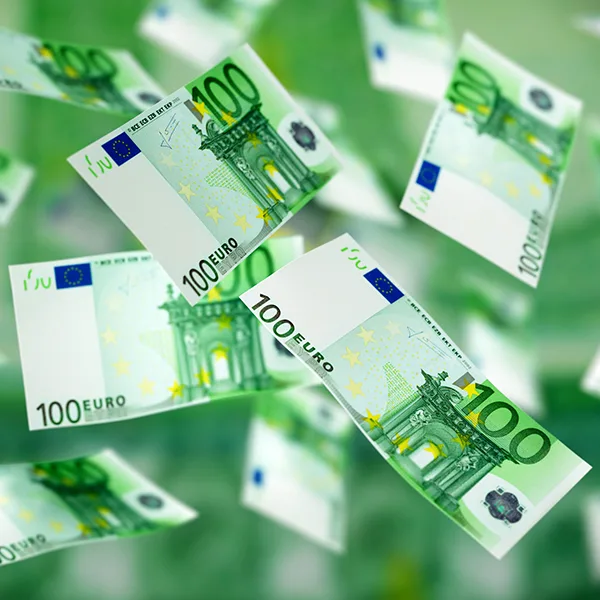 Geldregen Euro Scheine Foto iStock peterschreiber.media