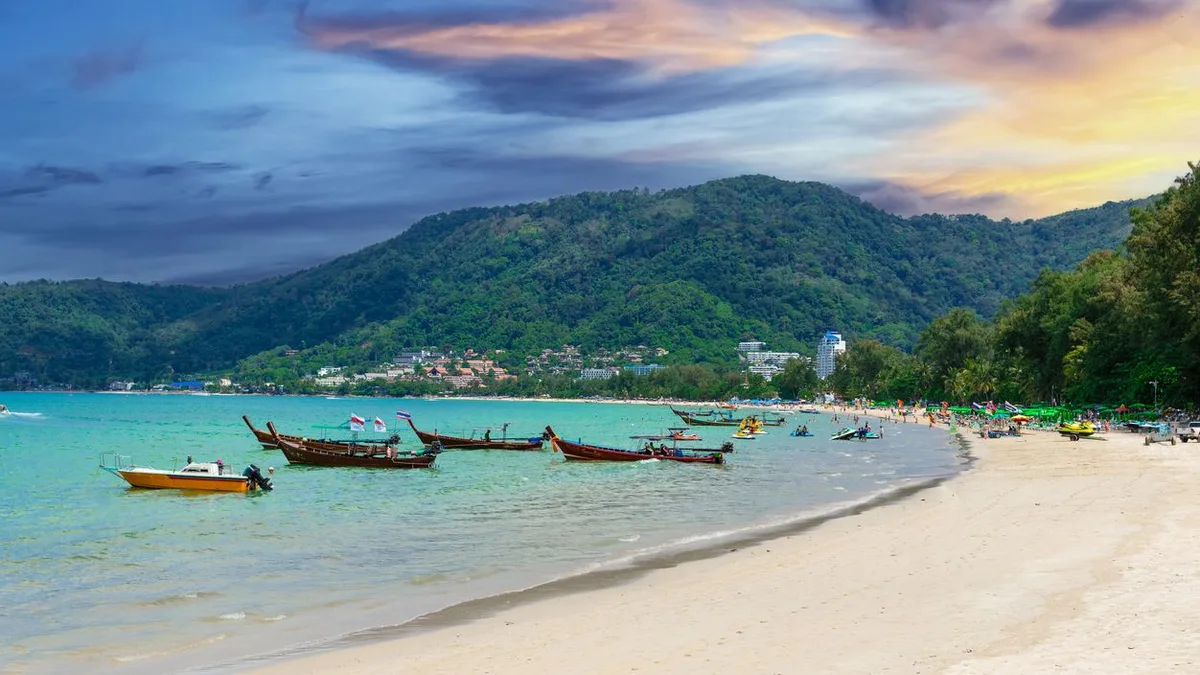 aae4fb3251ef-Thailand-Patong-Beach-Foto-iStock-Elias-Bitar Thailand Patong Beach Foto iStock Elias Bitar