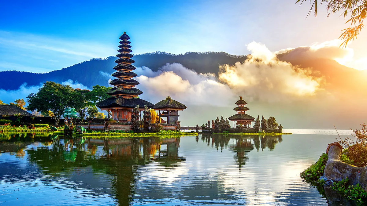 Indonesien Bali Pura Ulun Danu Bratan Tempel iStock tawatchaiprakobkit Indonesien Bali Pura Ulun Danu Bratan Tempel iStock tawatchaiprakobkit