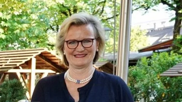 Dehoga Bayern Angela Inselkammer Präsidentin Foto Dehoga Bayern Dehoga Bayern Angela Inselkammer Präsidentin Foto Dehoga Bayern