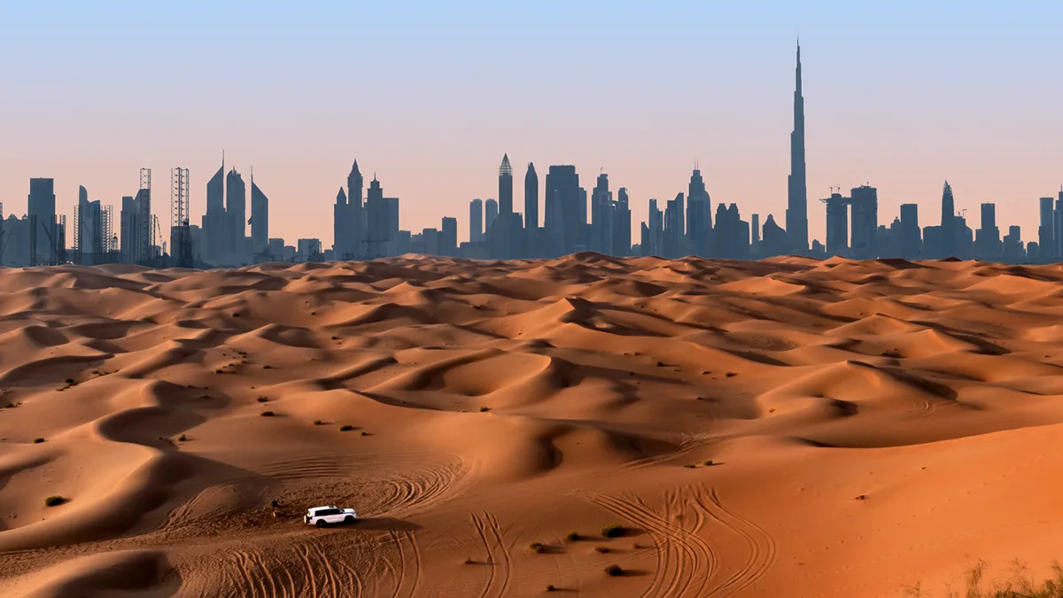 Dubai Skyline Wüste Foto iStock Napa74 Dubai Skyline Wüste Foto iStock Napa74.jpg