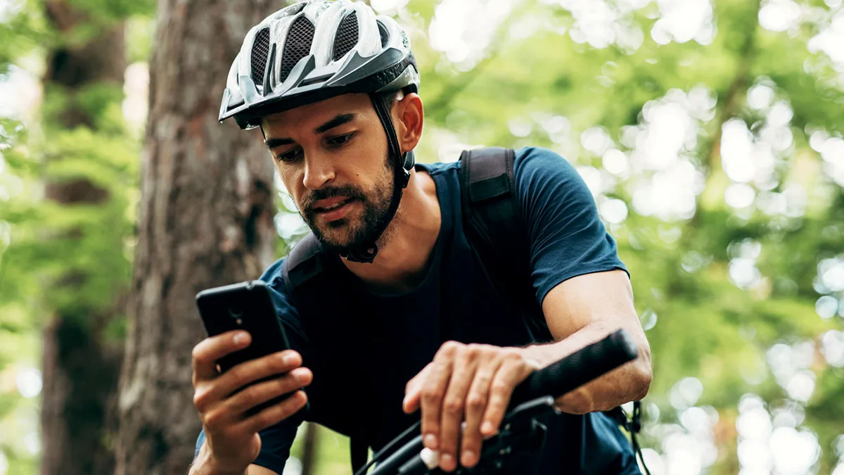 1da8ee406ce5-Radfahrer-Smartphone-iStock-Yuricazac-1265582571 Radfahrer Smartphone