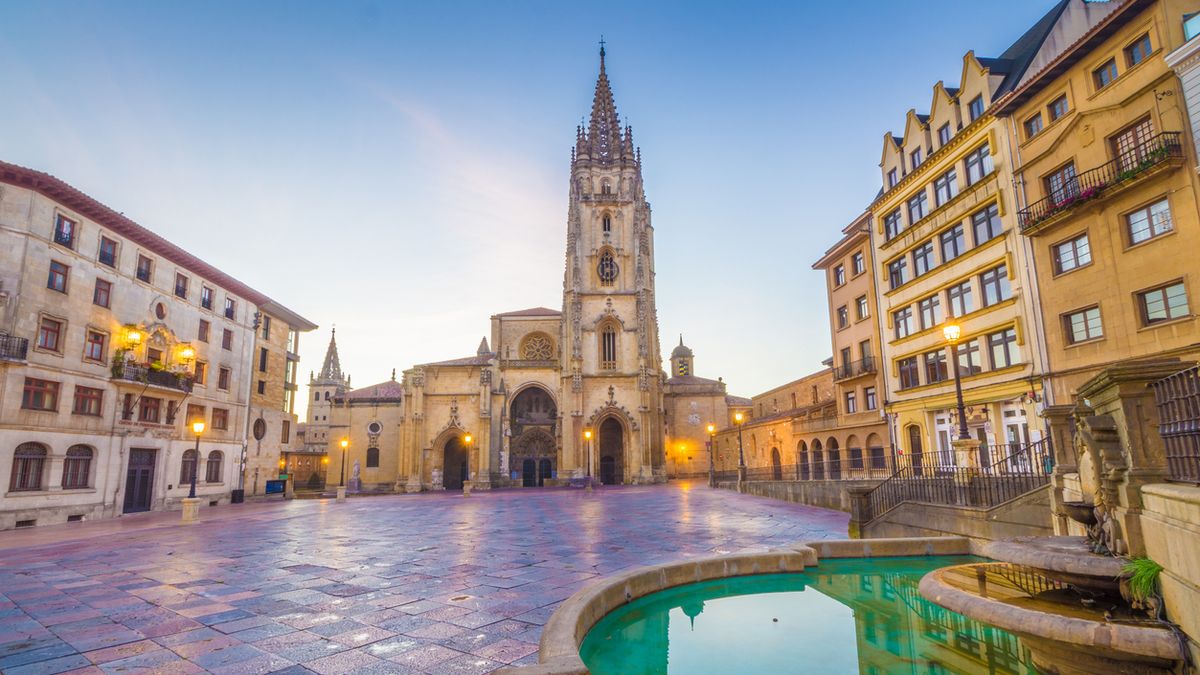Spanien Oviedo Kathedrale Foto istock Luc Vi