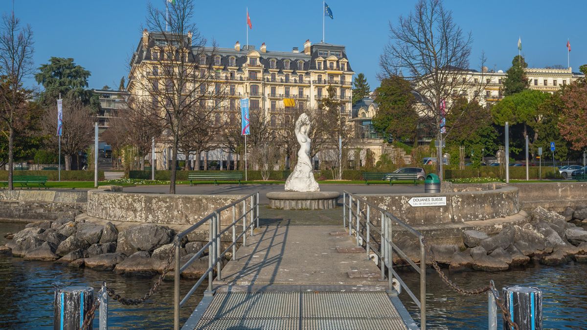 Schweiz Lausanne Hotel Beau Rivage Foto iStock Diego Grandi