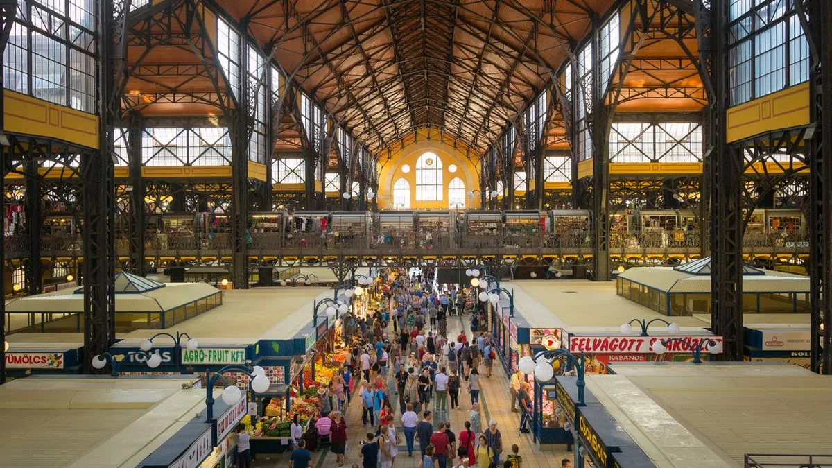 a81bcd916c3b-Ungarn-Budapest-Markthalle-Foto-iStock-Tichr Ungarn Budapest Markthalle Foto iStock Tichr