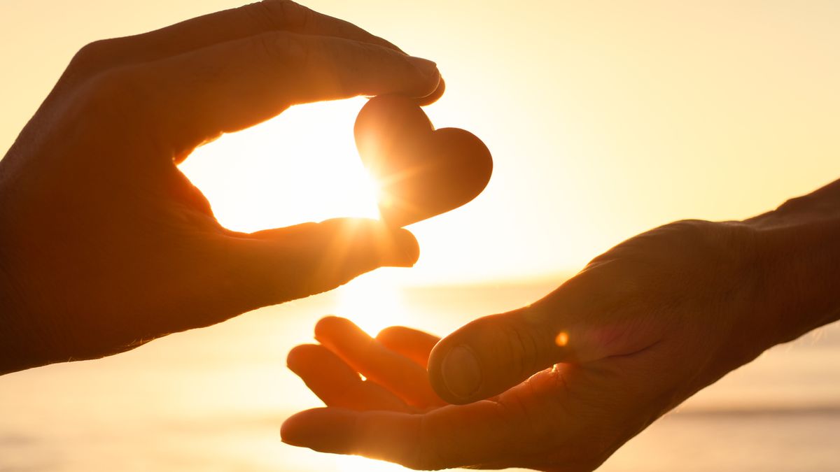 Symbol Liebe Herz Spende Foto iStock Kieferpix