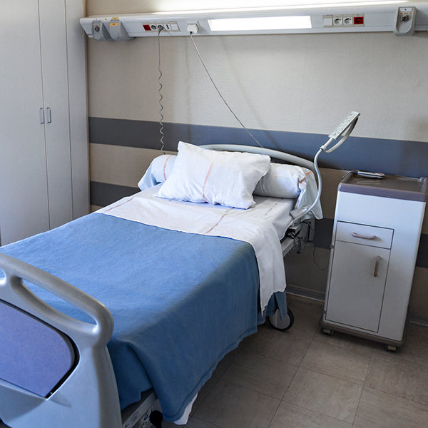 Krankenhaus Krankenbett iStock cyril martin.jpg
