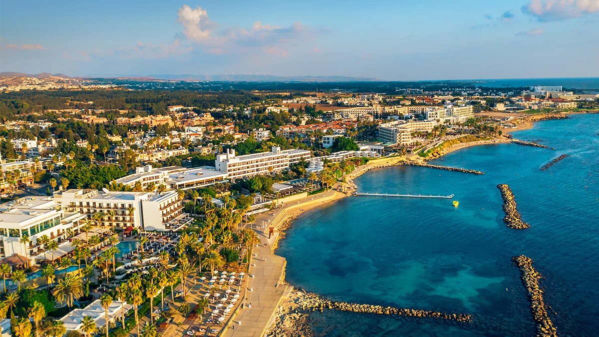 Zypern Paphos Hotels Küste Luftaufnahme Foto iStock DedMityay Zypern Paphos Hotels Küste Luftaufnahme Foto iStock DedMityay.jpg