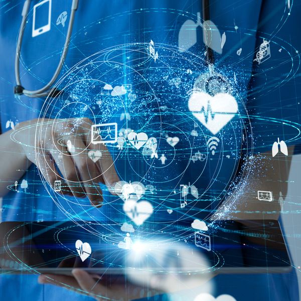 Digitalisierung Pflege Foto iStock metamorworks