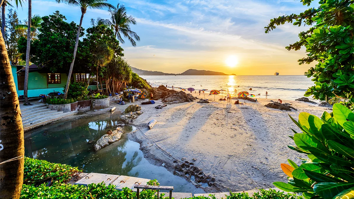 Thailand Phuket Patong Beach Foto iStock aphotestory Thailand Phuket Patong Beach Foto iStock aphotestory.jpg