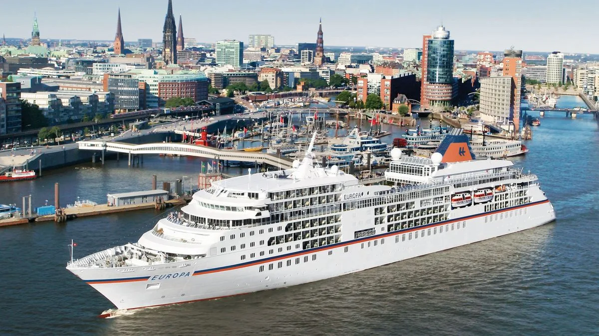 533a57b2461c-Europa-Hamburg-hafen-Foto-Hapag-lloyd-Cruises Europa Hamburg hafen Foto Hapag lloyd Cruises