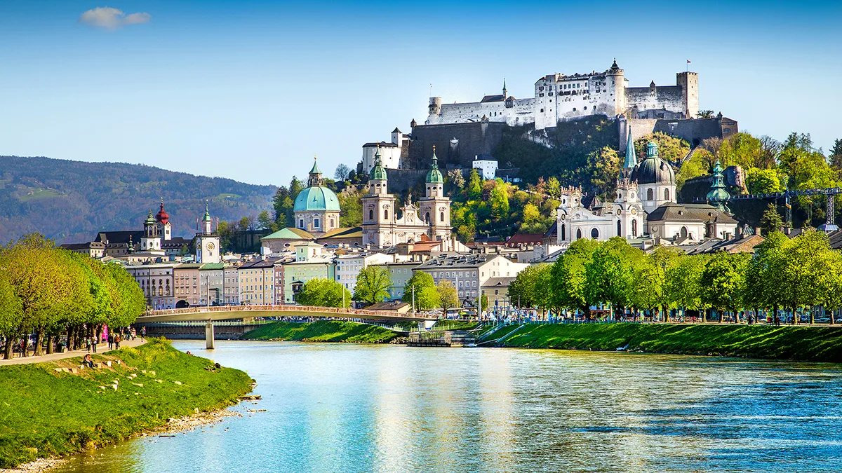Österreich Salzburg Salzach und Burg Foto iStock bluejayphoto Österreich Salzburg Salzach und Burg Foto iStock bluejayphoto.jpg