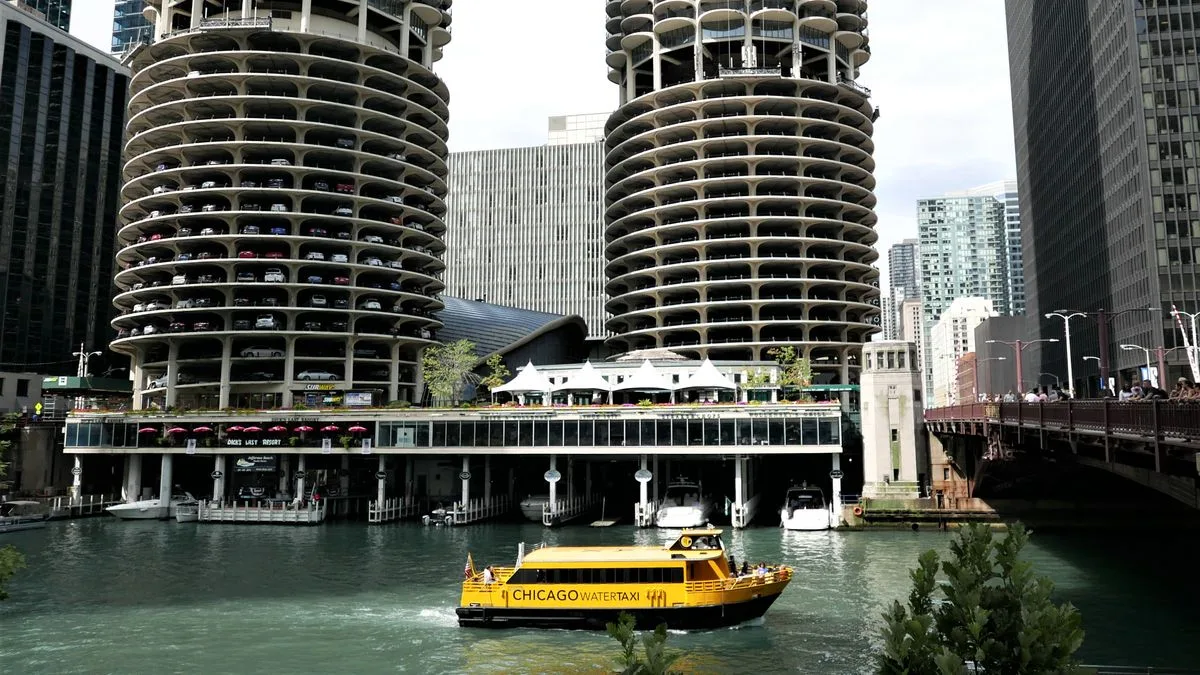 09ff68d64a55-Chicago-Watertaxi-Foto-Pierre-Nierhaus- Chicago Watertaxi Foto Pierre Nierhaus
