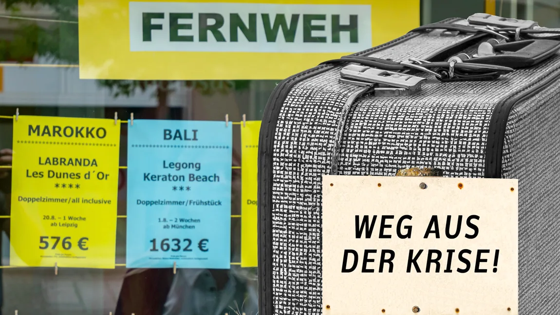 131bebe0c21a-Reisebuero-Handzettel-iStock-1223783441 Reisebüro