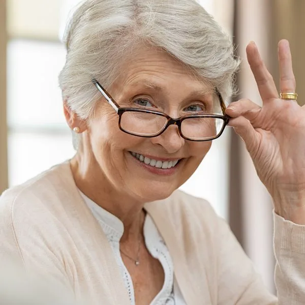 Brille Optiker Senioren Foto iStock Ridofranz Brille Optiker Senioren Foto iStock Ridofranz