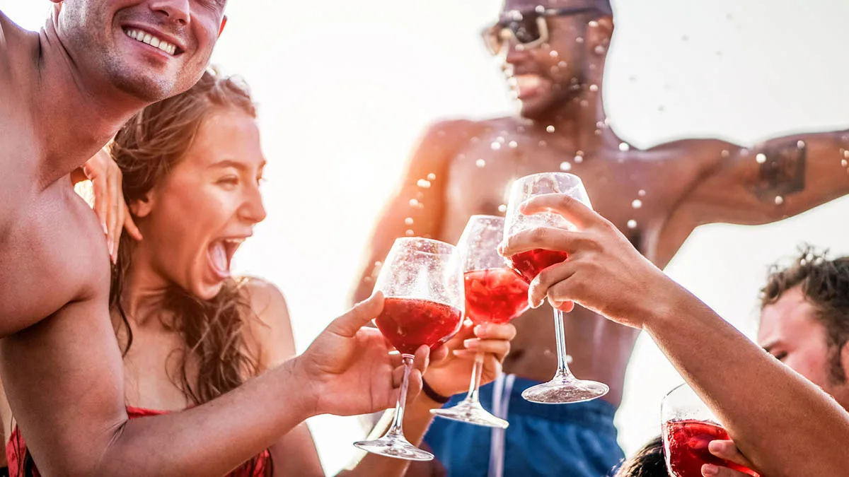 Partyurlauber iStock DisobeyArt-940948676 Partyurlauber