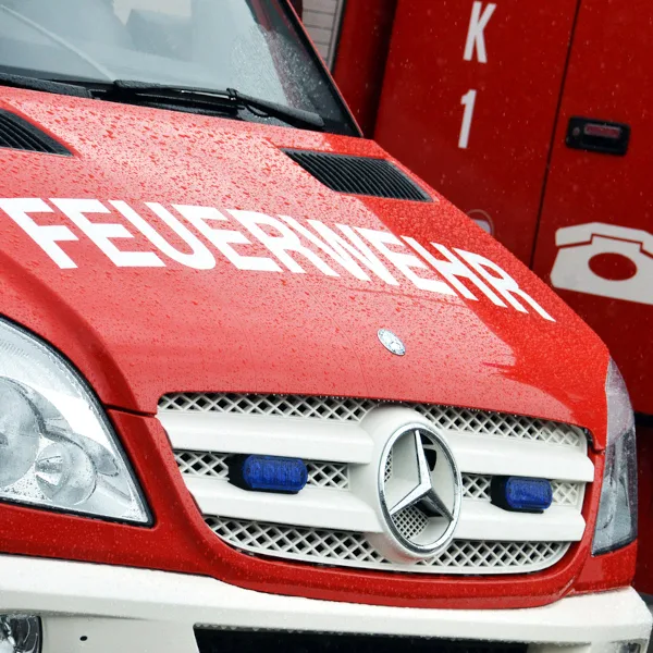 438a8077cb46-Feuerwehr-Auto-iStock-Spitzt-Foto Feuerwehr Auto iStock Spitzt Foto.jpg