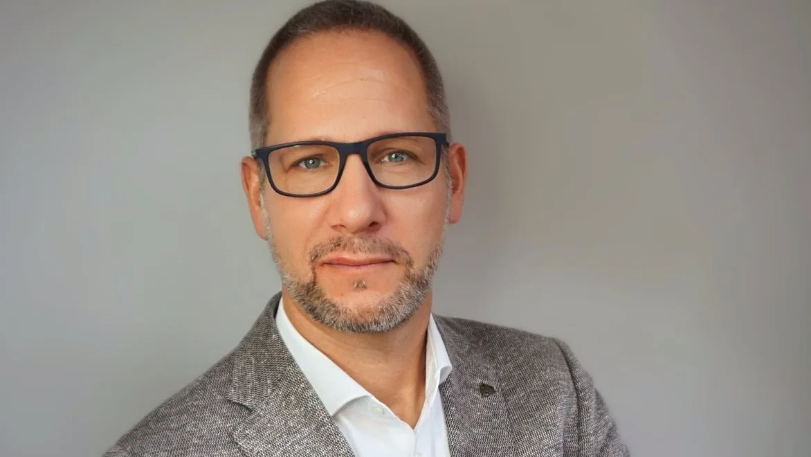 502b3a792269-Kistenmacher-Olaf-Costa Kistenmacher Olaf