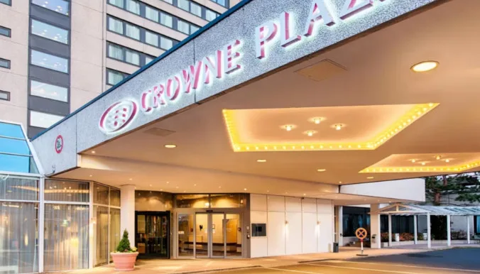 Crowne Plaza Frankfurt Ein weiterer Betrieb als Hotel scheint vorerst ausgeschlossen, das Crowne Plaza Frankfurt ist geschlossen.