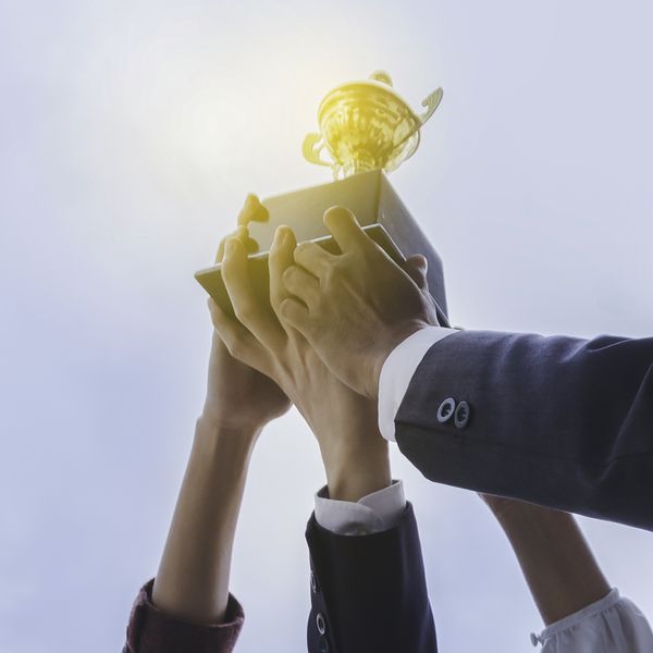 Preis Auszeichnung Gewinner Award Foto iStock ArNek2529