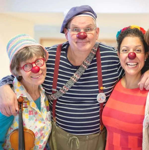 c5936e1b7152-csm_DOMICIL_setzt_auf_Klinik-Clown Domicil Klinik-Clowns