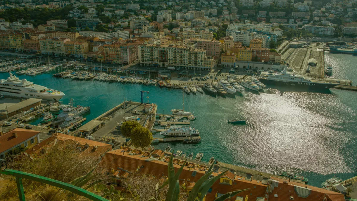 a5d1781202ad-Frankreich-Nizza-Hafen.iStock-Fotofantastika-2203997961 Frankreich Nizza Hafen