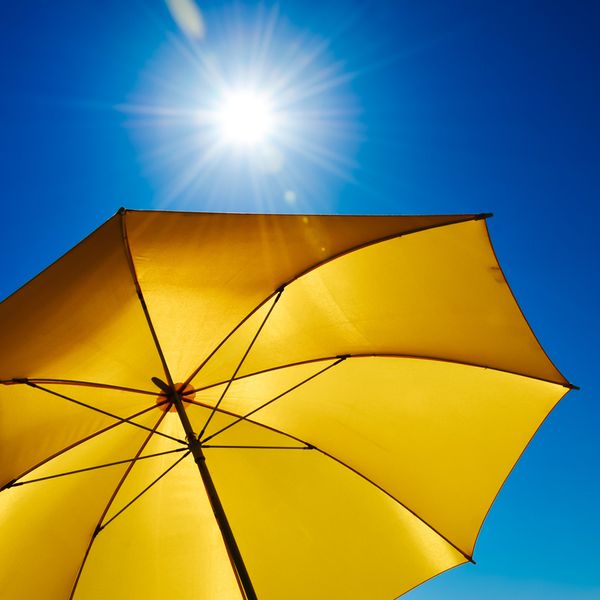 Hitzeschutz Hitze Sonnenschirm Foto iStock grafxart8888