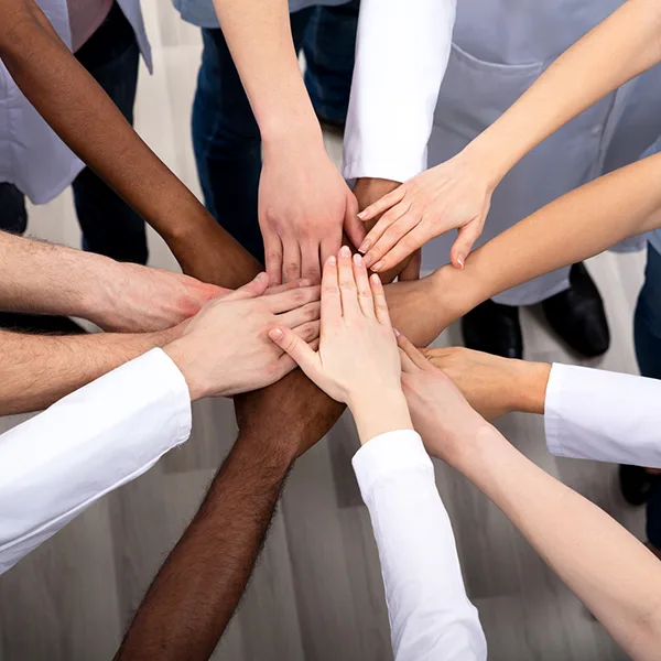 05a90c850e02-Pflege-Team-Haende-iStock-AndreyPopov Pflege Team Hände iStock AndreyPopov.jpg