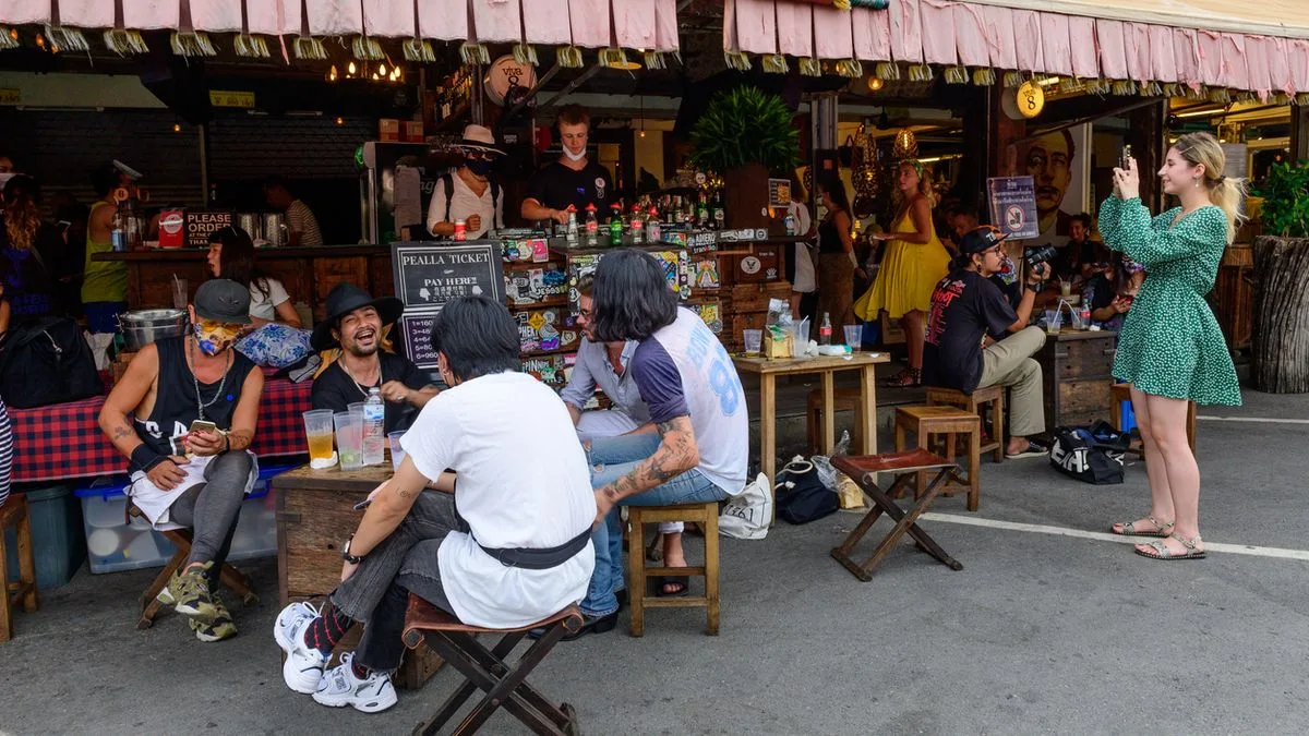 ea9fd202c8b4-Thailand-Bangkok-Alkohol-Bar-Foto-iStock-Brostock Thailand Bangkok Alkohol Bar Foto iStock Brostock