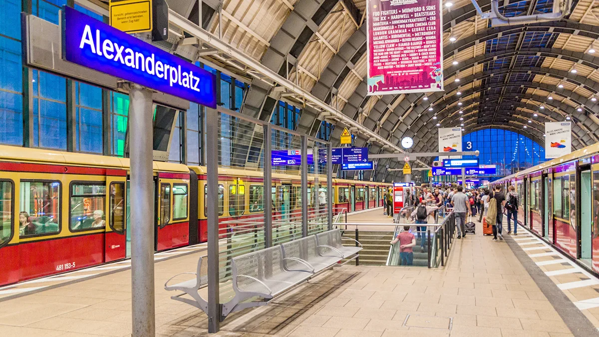 fb3359bbffdf-Berlin-S-Bahn-Alexanderplatz-iStock-mathess Berlin S-Bahn Alexanderplatz iStock mathess