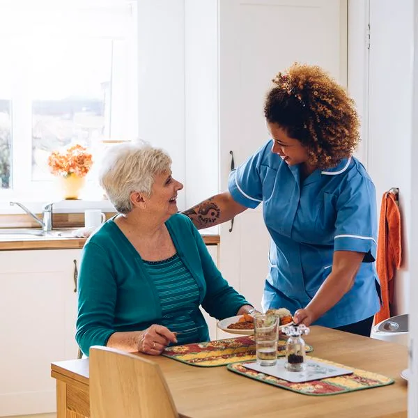 Pflegedienst Pflegekraft Foto iStock DGLimages