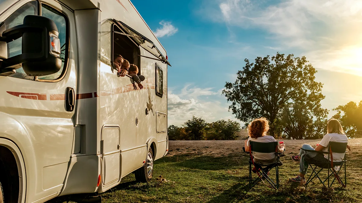 Wohnmobil Familie iStock Antonio Suarez Vega Wohnmobil Familie iStock Antonio Suarez Vega.jpg