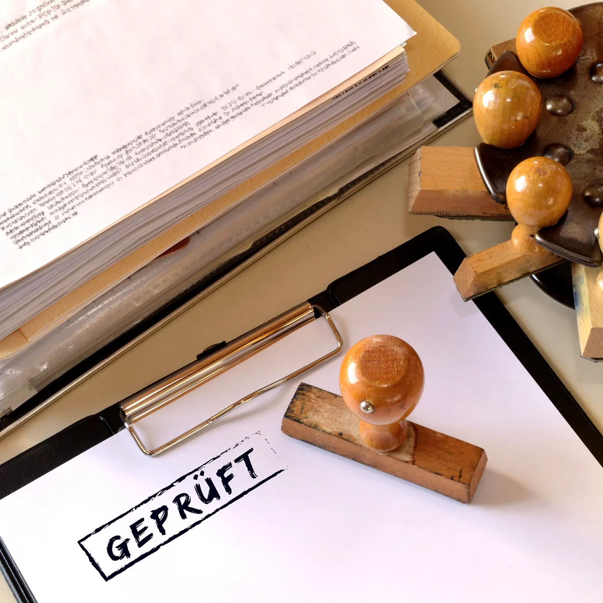 Stempel geprüft Behörde Foto iStock sunnychicka.jpg