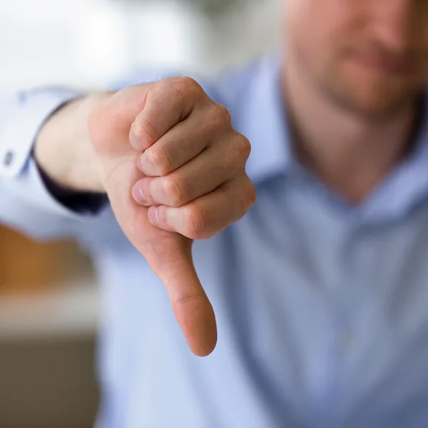 Kritik Daumen runter Foto iStock fizkes Kritik Daumen runter Foto iStock fizkes.jpg