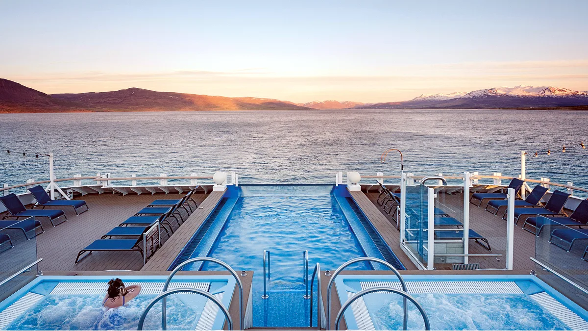 f3788bb86775-HX-Hot_tubs_Infinity_Pool_MS_Fridtjof_Nansen_HGR_158669_Photo_Clara_Tuma_RGB_72dpi HX Hot_tubs_Infinity_Pool_MS_Fridtjof_Nansen_HGR_158669_Photo_Clara_Tuma_RGB_72dpi.JPG