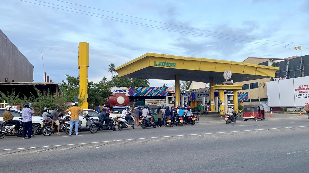 Sri Lanka Tankstelle iStock-1399370688 Sri Lanka Tankstelle