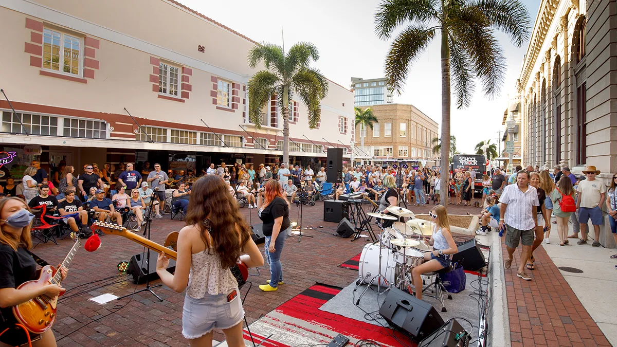 3c5dc42f634d-USA-Fort-Myers-Musik-Festival-Foto-Fort-Myers USA Fort Myers Musik Festival Foto Fort Myers.jpg